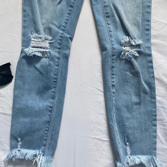 JUSTFAB BRAND NEW straight leg ripped jeans - Picture 4 of 7